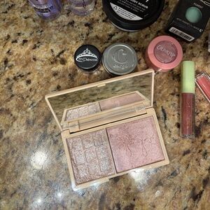 Lot of 14‎ new make up SMASH BOX, MAC AND MORE LOOK